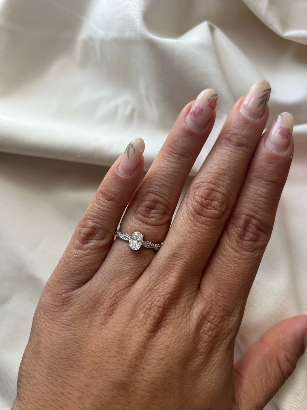 Oval diamond ring - Picture 6 of 8
